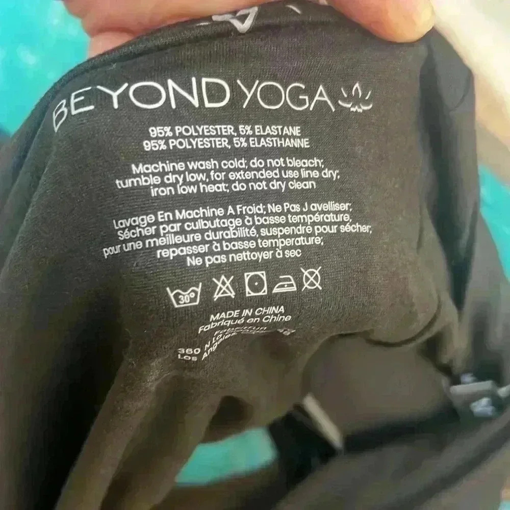 Beyond Yoga black pocket infinity scarf. NWT! - Picture 4 of 5